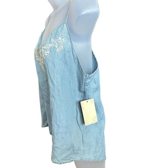 NWT Blue Chambray Embroidered Boho Floral Cami Tank Top Blouse Shirt Top - Picture 3 of 6
